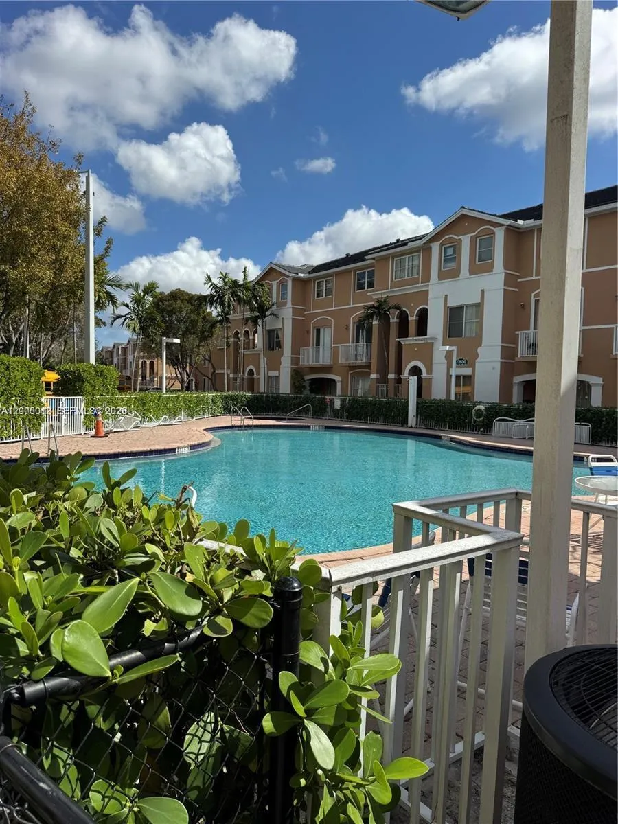 7080 NW 177th St # 13, Hialeah FL 33015