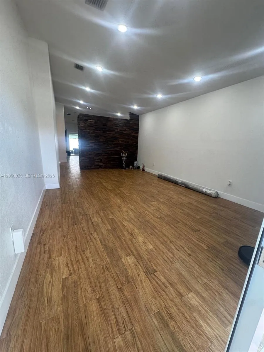 20009 NW 80th Ave, Hialeah FL 33015