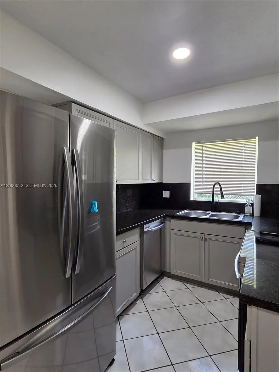 400 NE 142nd St, North Miami FL 33161