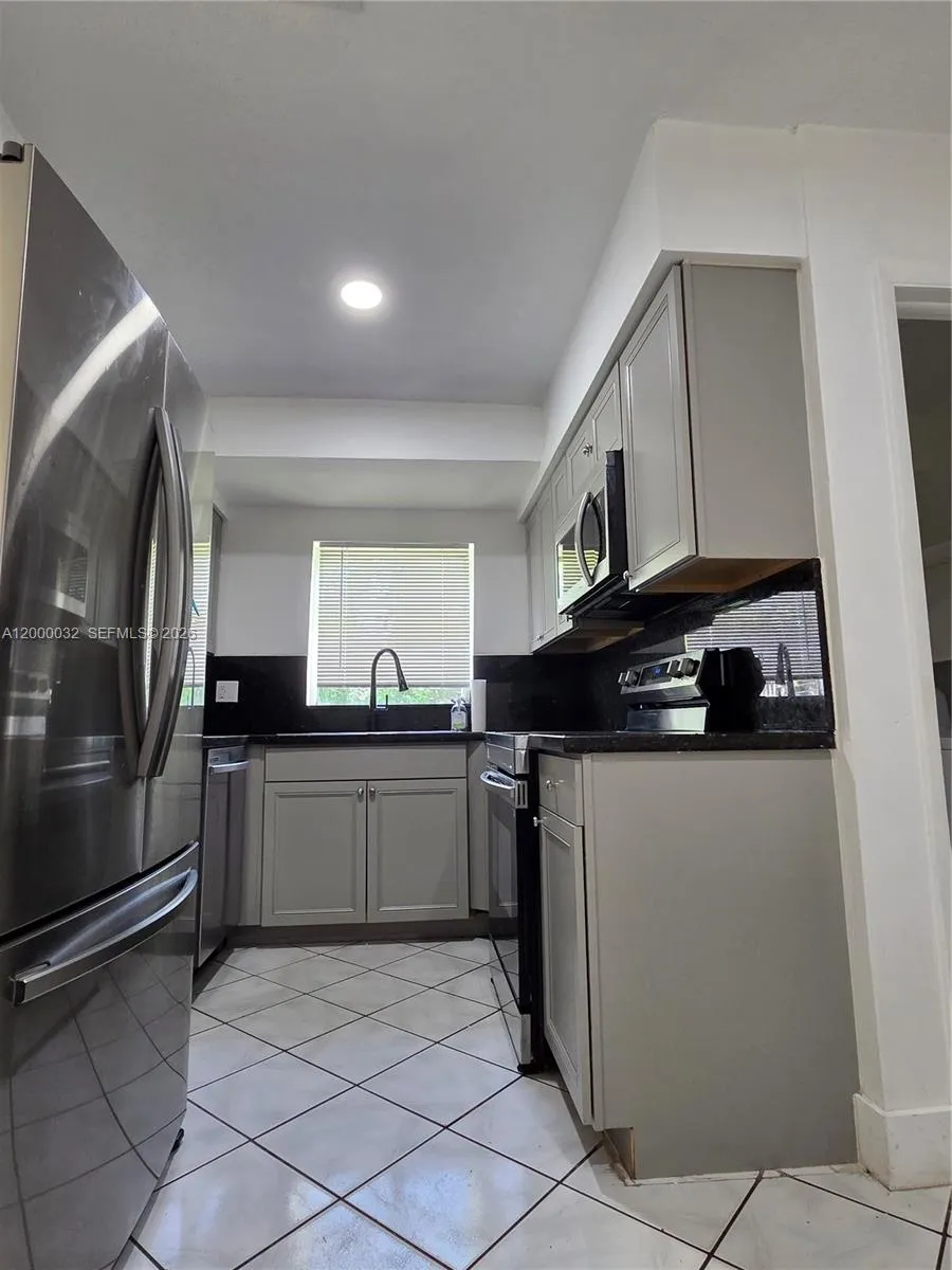 400 NE 142nd St, North Miami FL 33161