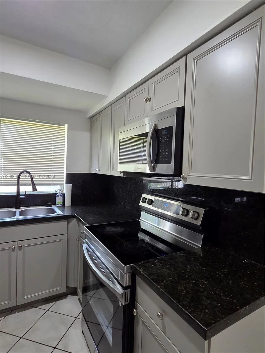 400 NE 142nd St, North Miami FL 33161