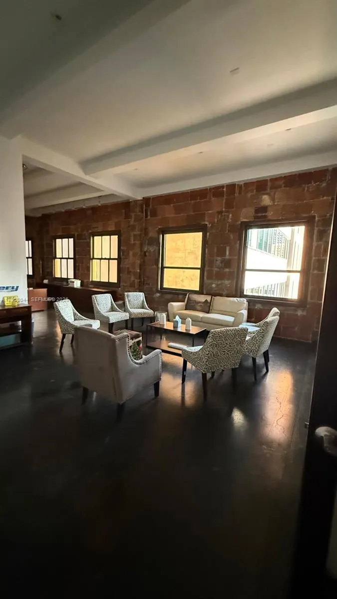 168 SE 1st St PH, Miami FL 33131