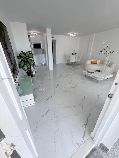 1100 Alton RD # 5B, Miami Beach FL 33139