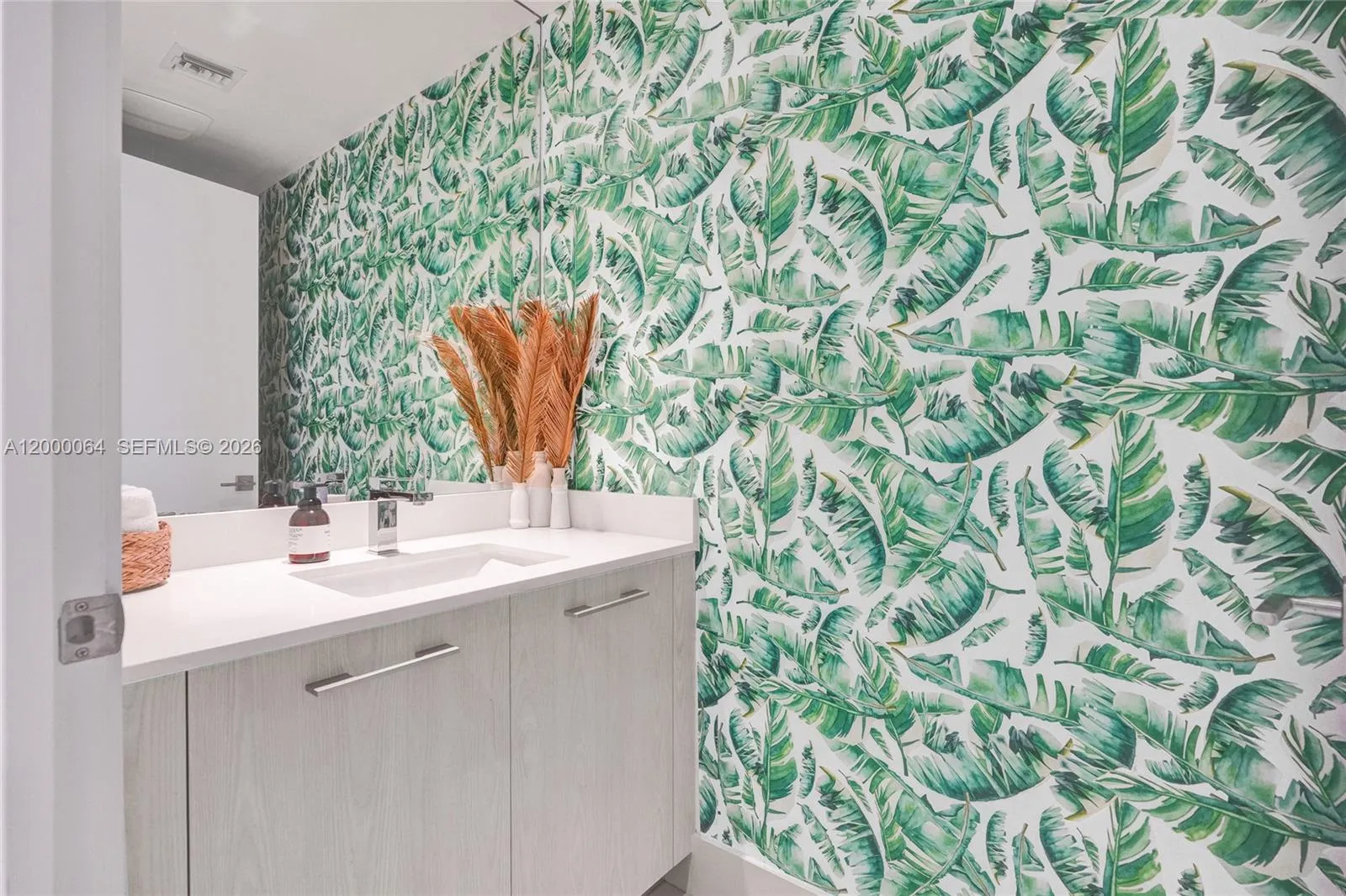 45 SW 9th St # 1803, Miami FL 33130