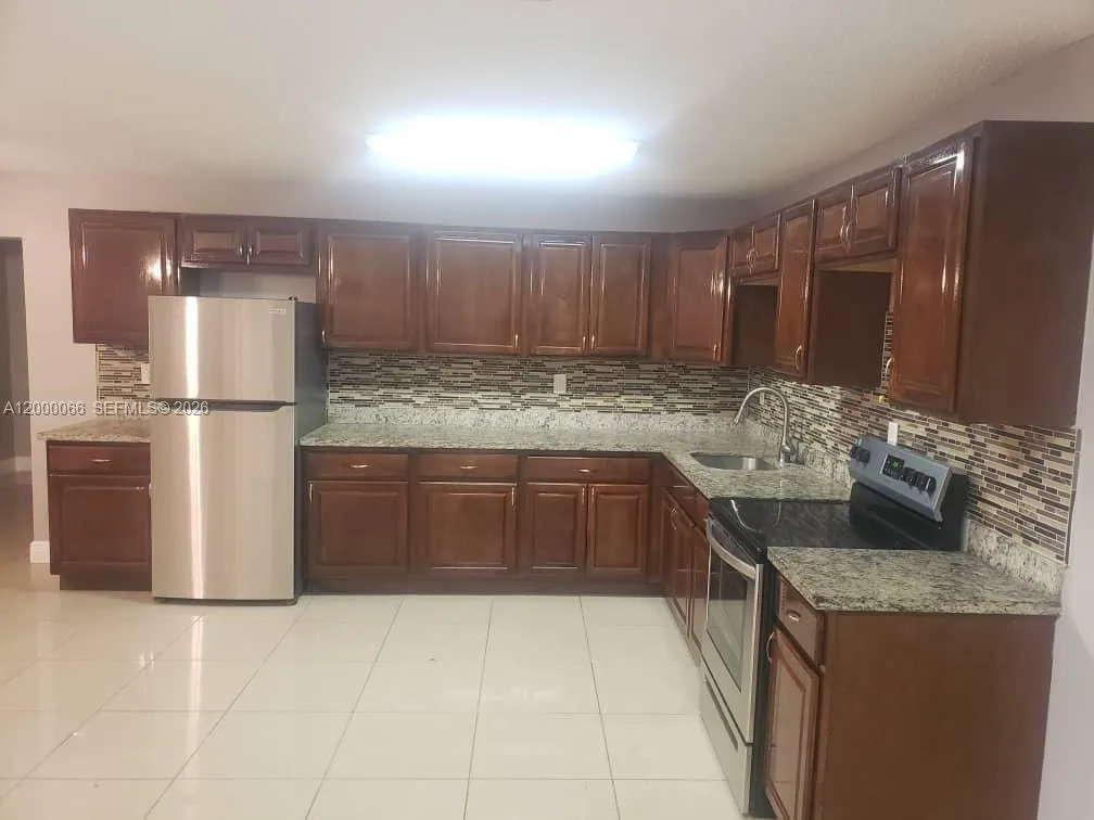 6621 NW 30th St, Sunrise FL 33313