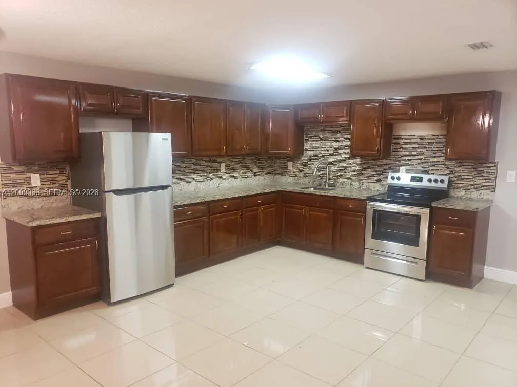 6621 NW 30th St, Sunrise FL 33313