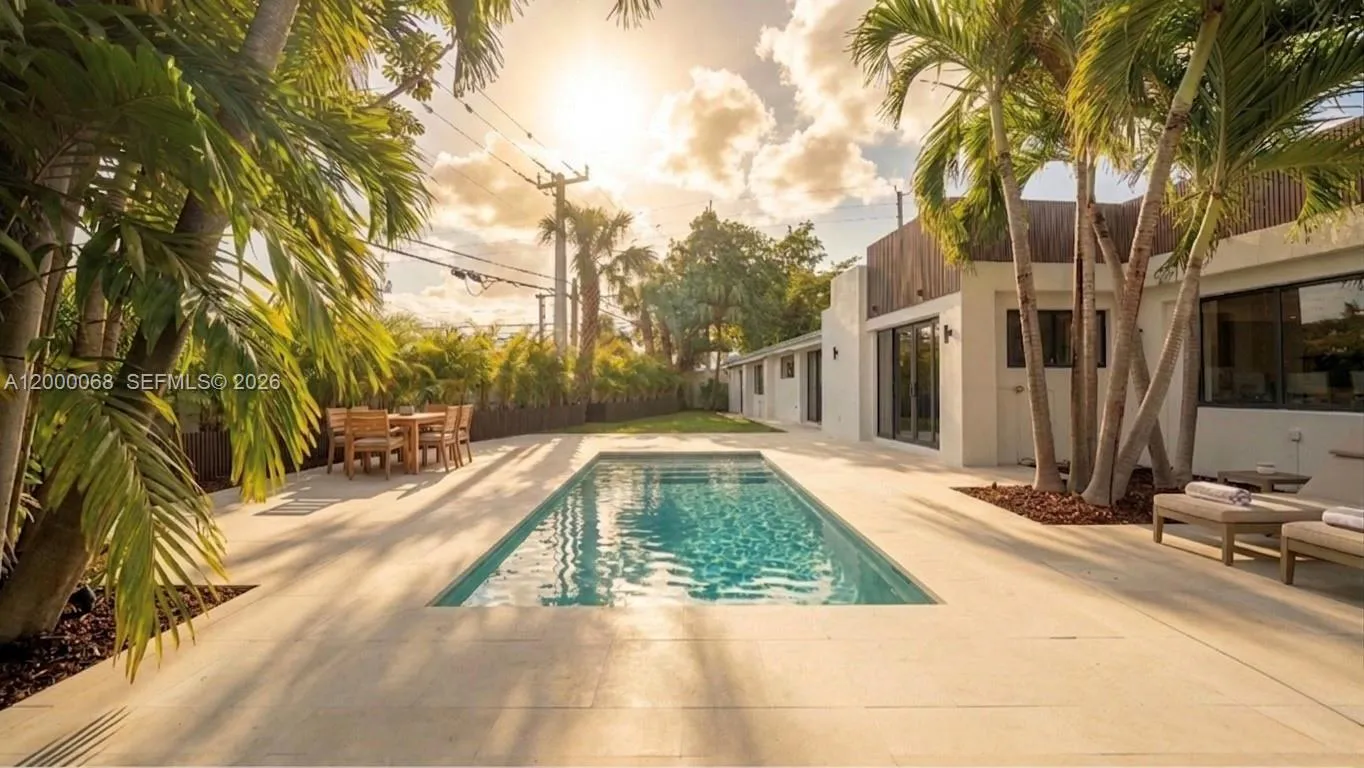 12600 Ixora Rd, North Miami FL 33181