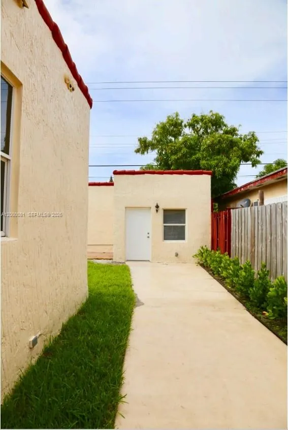 1637 SW 16th St # B, Miami FL 33145