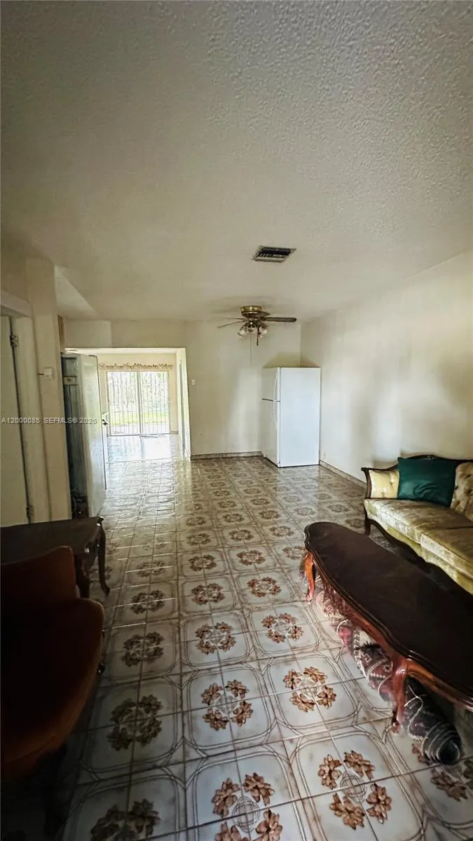 490 E 45th St, Hialeah FL 33013