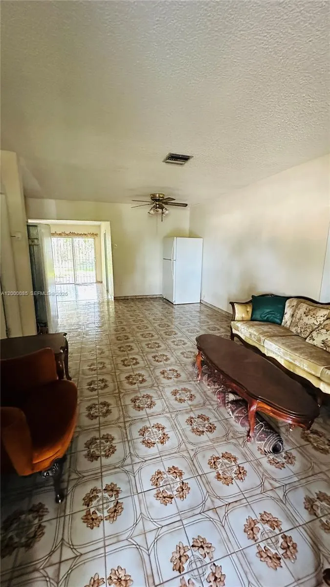 490 E 45th St, Hialeah FL 33013
