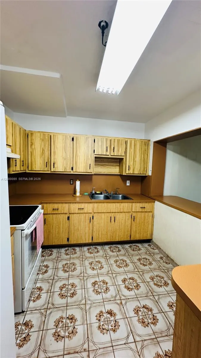 490 E 45th St, Hialeah FL 33013