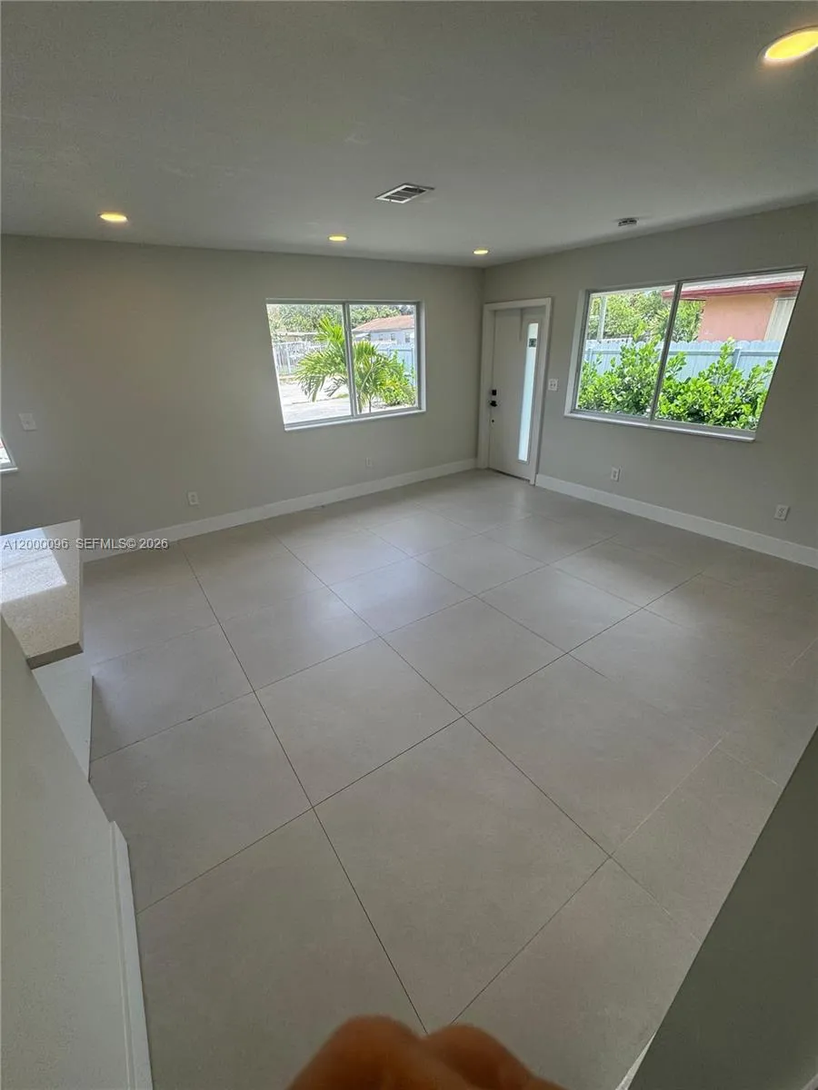 850 NW 109th St, Miami FL 33168