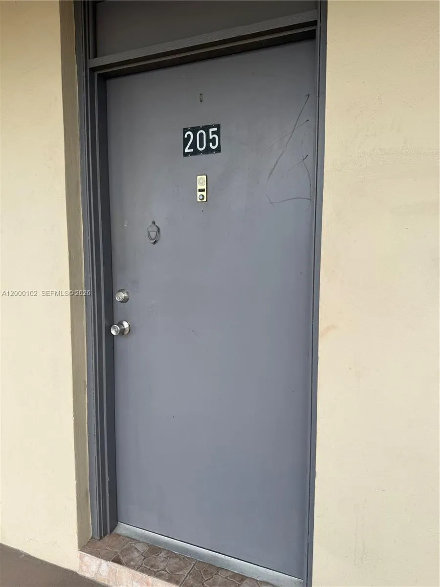 3091 NW 46th Ave # 205C, Lauderdale Lakes FL 33313