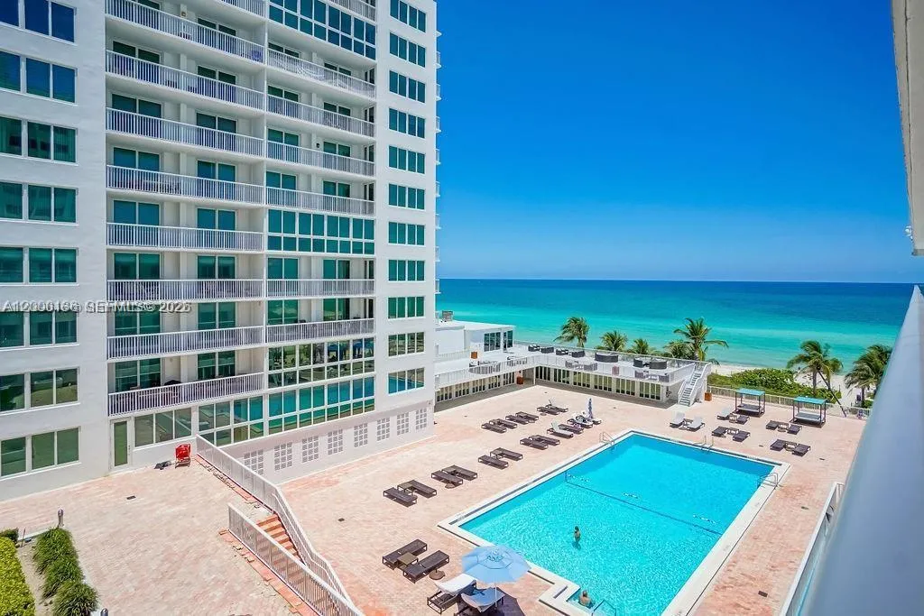 5401 Collins Ave # 208, Miami Beach FL 33140