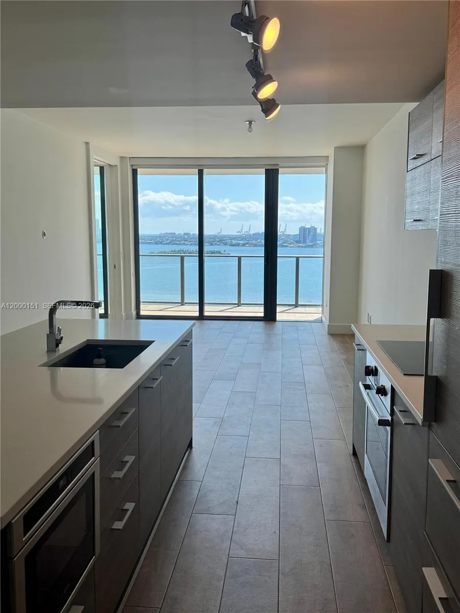 650 NE 32 street # 1805, Miami FL 33137