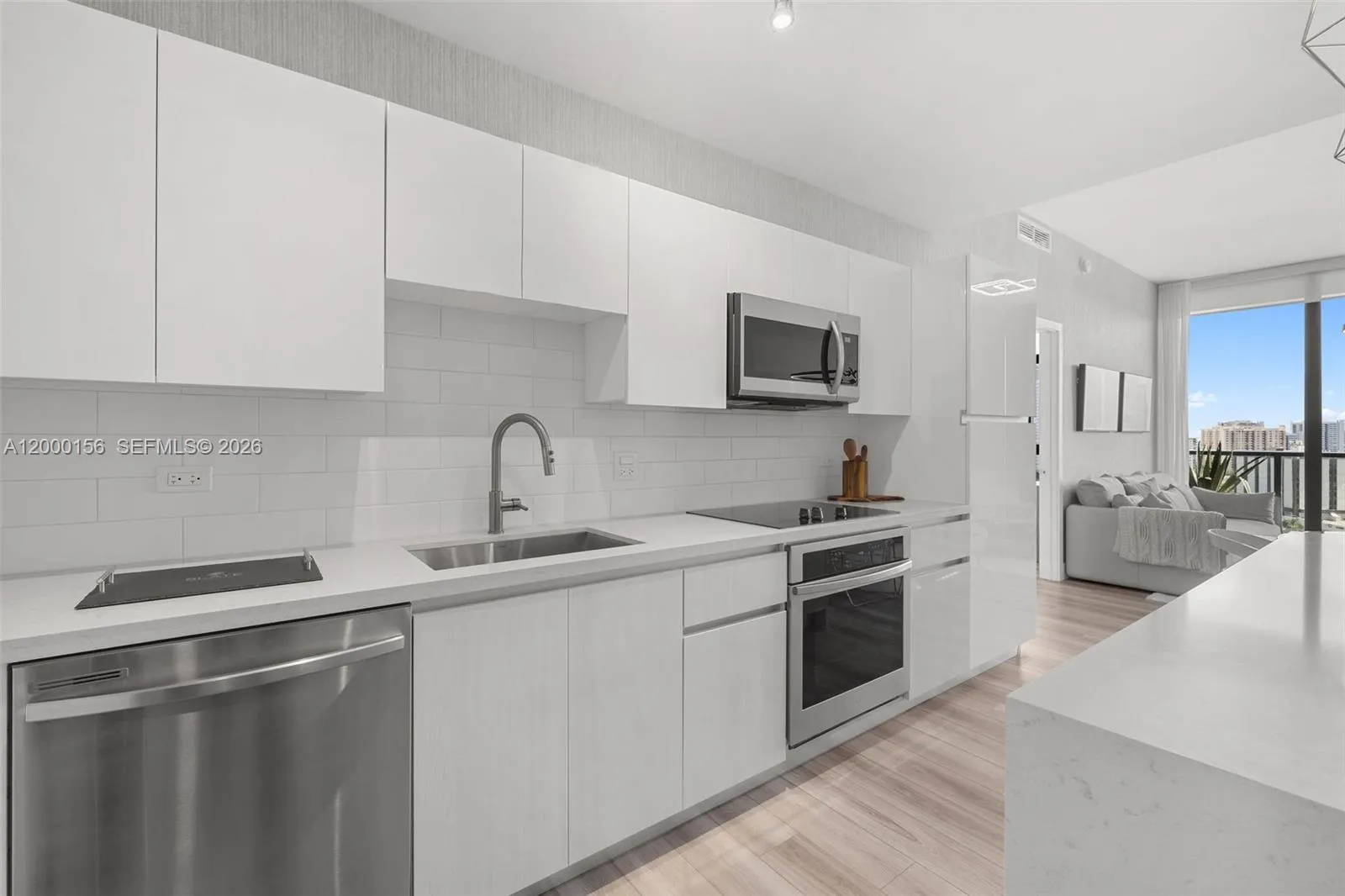 101 Diplomat Pkwy # 808, Hallandale Beach FL 33009