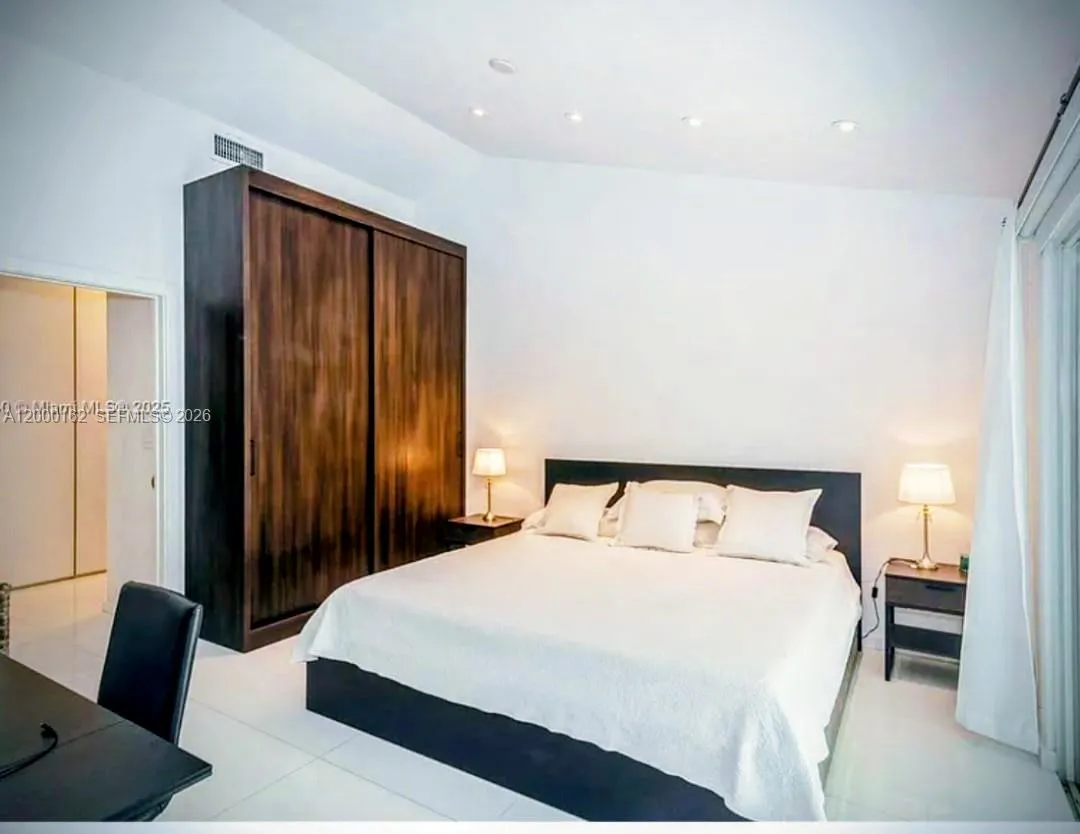 798 Crandon Blvd # B, Key Biscayne FL 33149