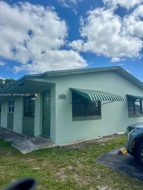 5649 SW 27th St # 1, West Park FL 33023