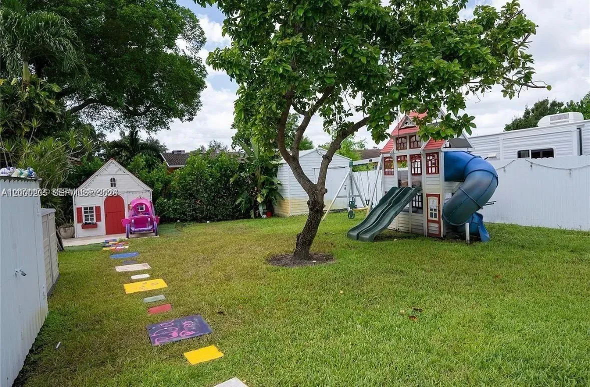 31 SW 6th St, Hallandale Beach FL 33009