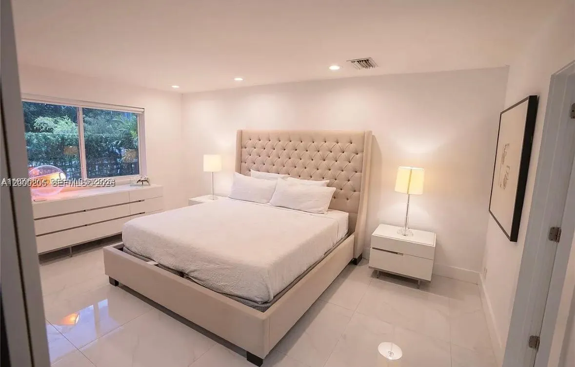 31 SW 6th St, Hallandale Beach FL 33009