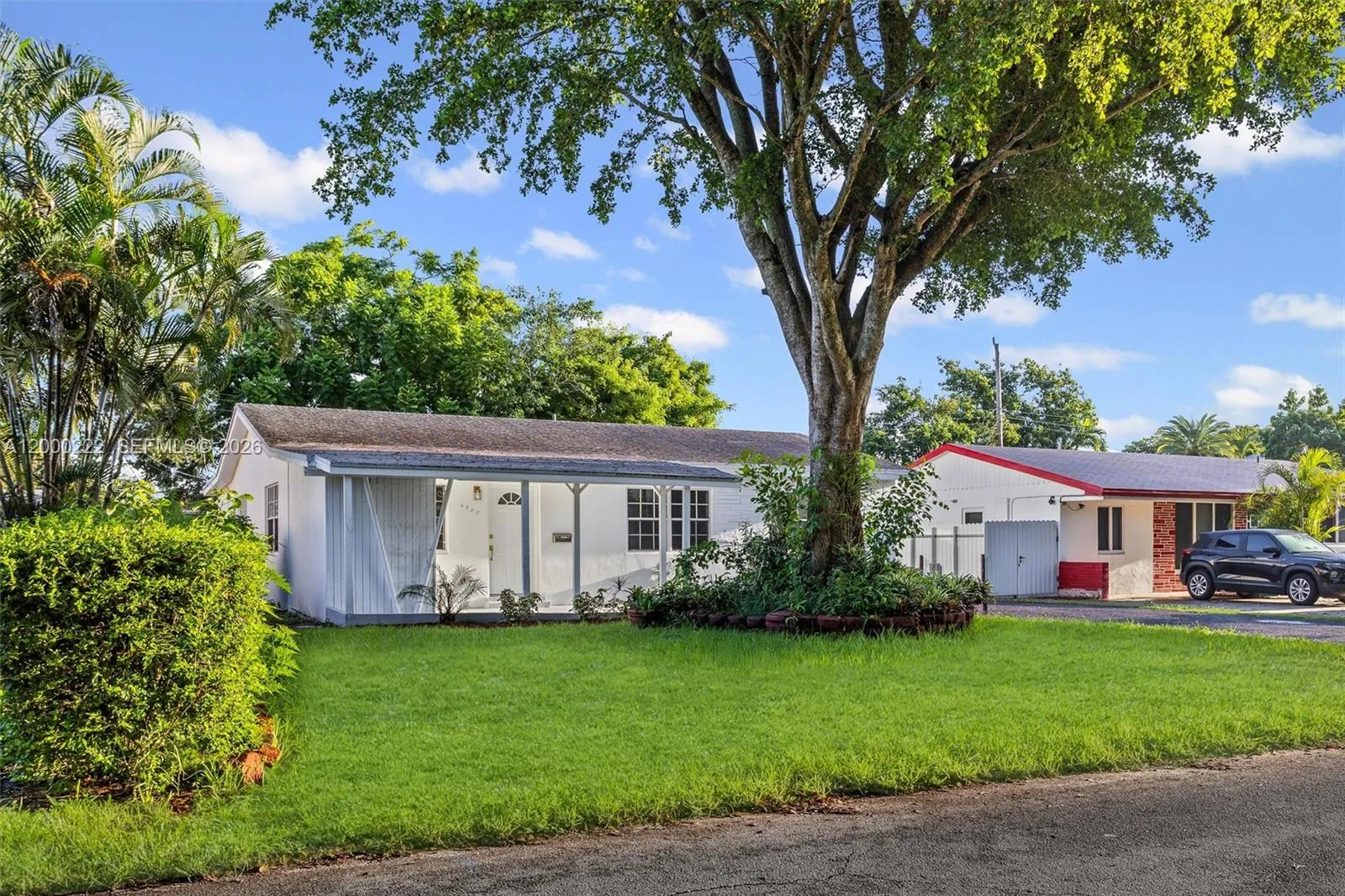 6825 SW 12th St, Pembroke Pines FL 33023