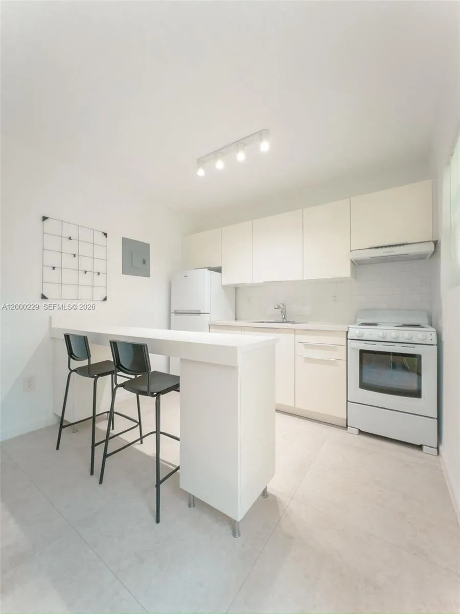 3676 Oak Ave # 7, Miami FL 33133