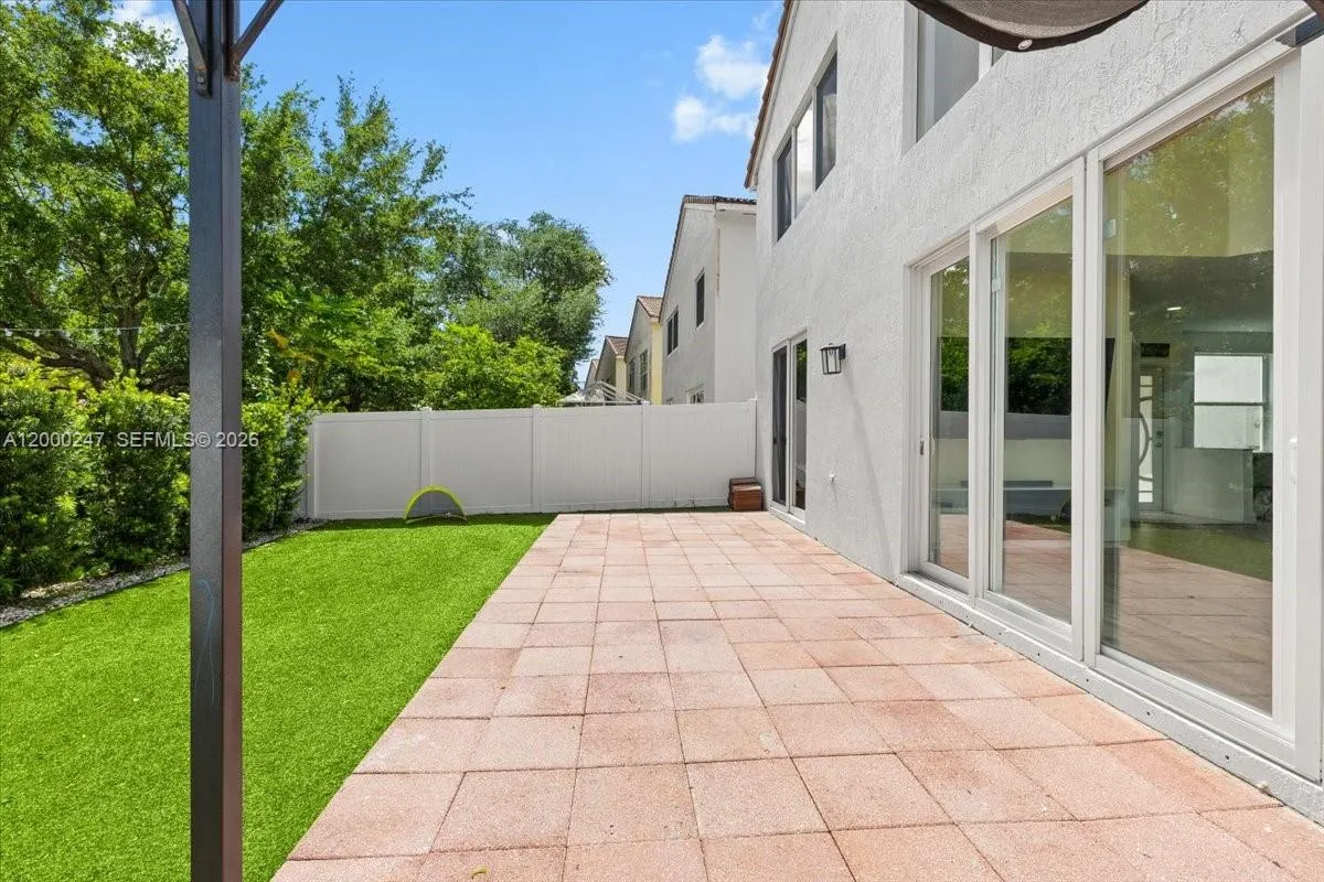 15385 SW 51st St, Davie FL 33331