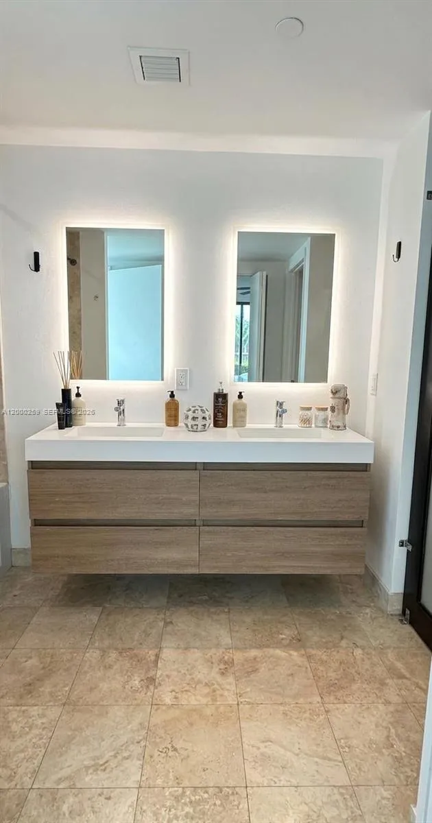 350 S Miami Ave # 1702, Miami FL 33130