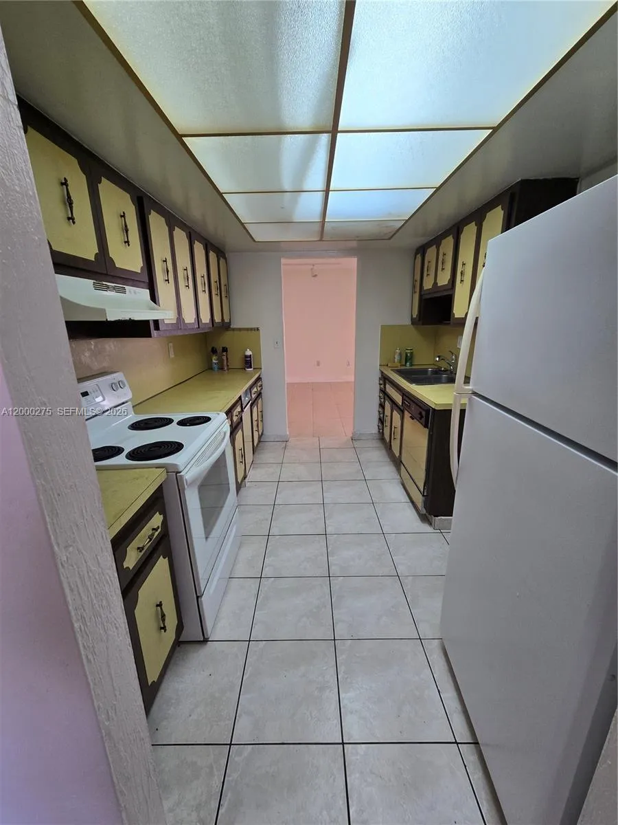 932 W 80th Pl, Hialeah FL 33014