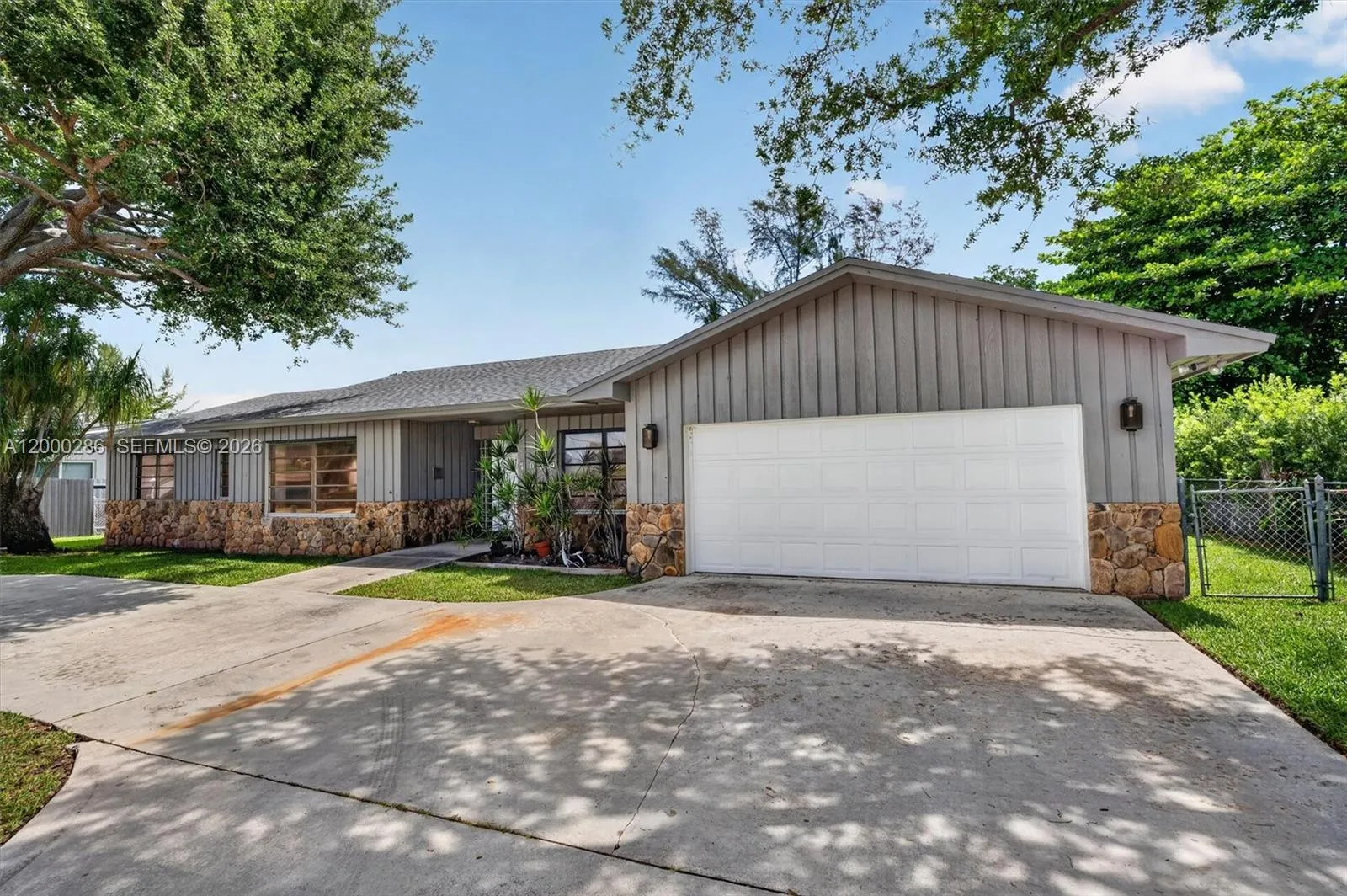 7009 SW 66th Ave, South Miami FL 33143