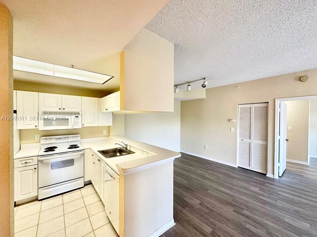 2812 Grande Pkwy # 302, Palm Beach Gardens FL 33410