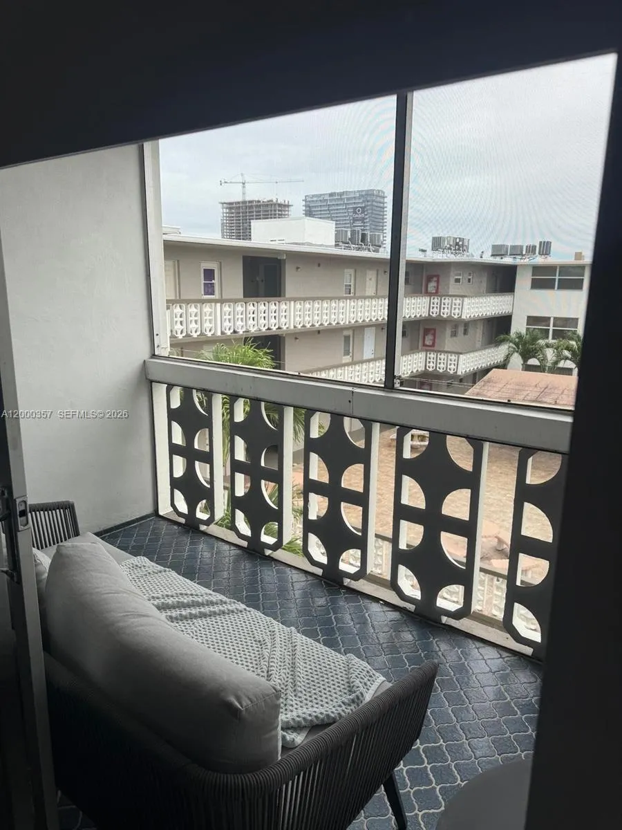 211 NE 8th Ave # 411, Hallandale Beach FL 33009