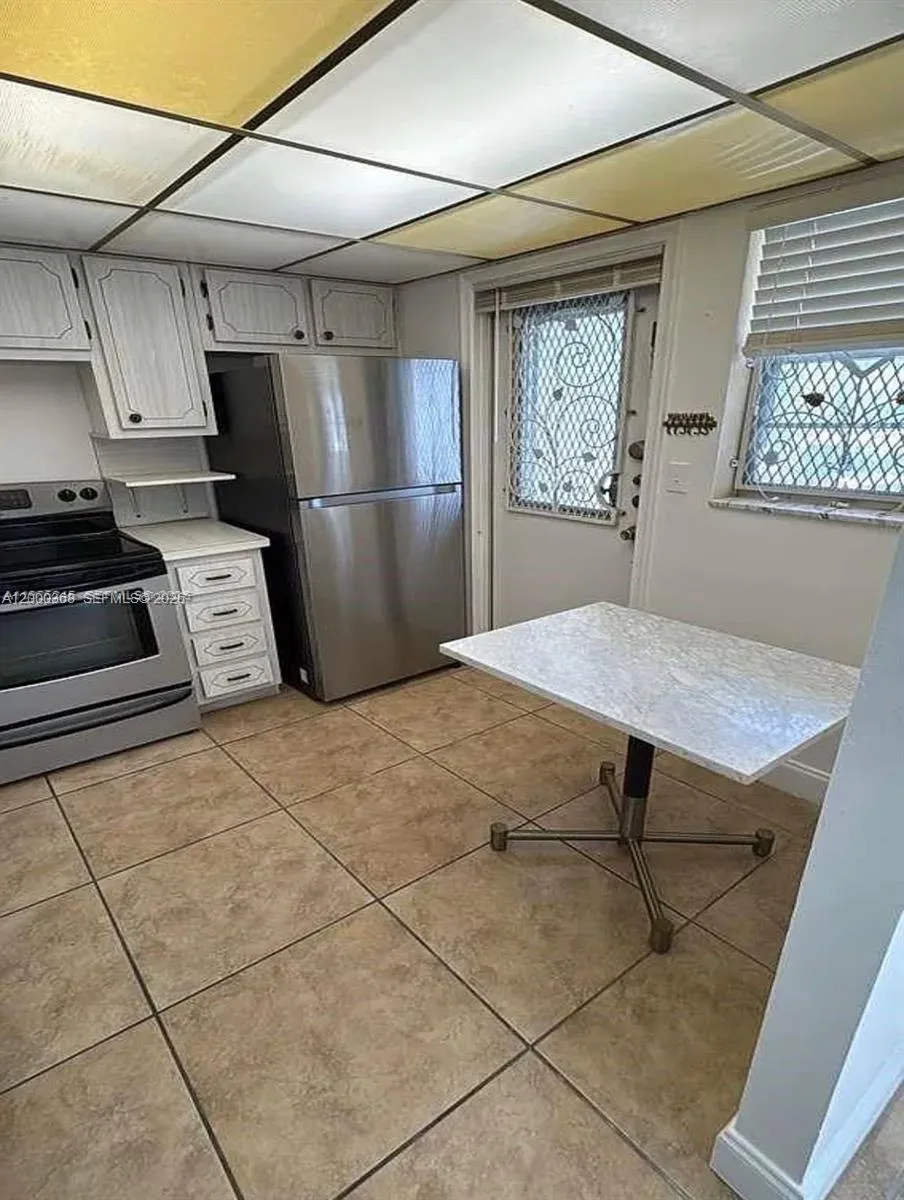 219 NE 14th Ave # 406, Hallandale Beach FL 33009