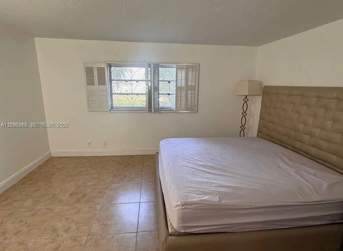 219 NE 14th Ave # 406, Hallandale Beach FL 33009