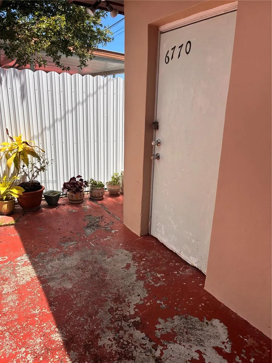 6770 SW 15th St, Miami FL 33144