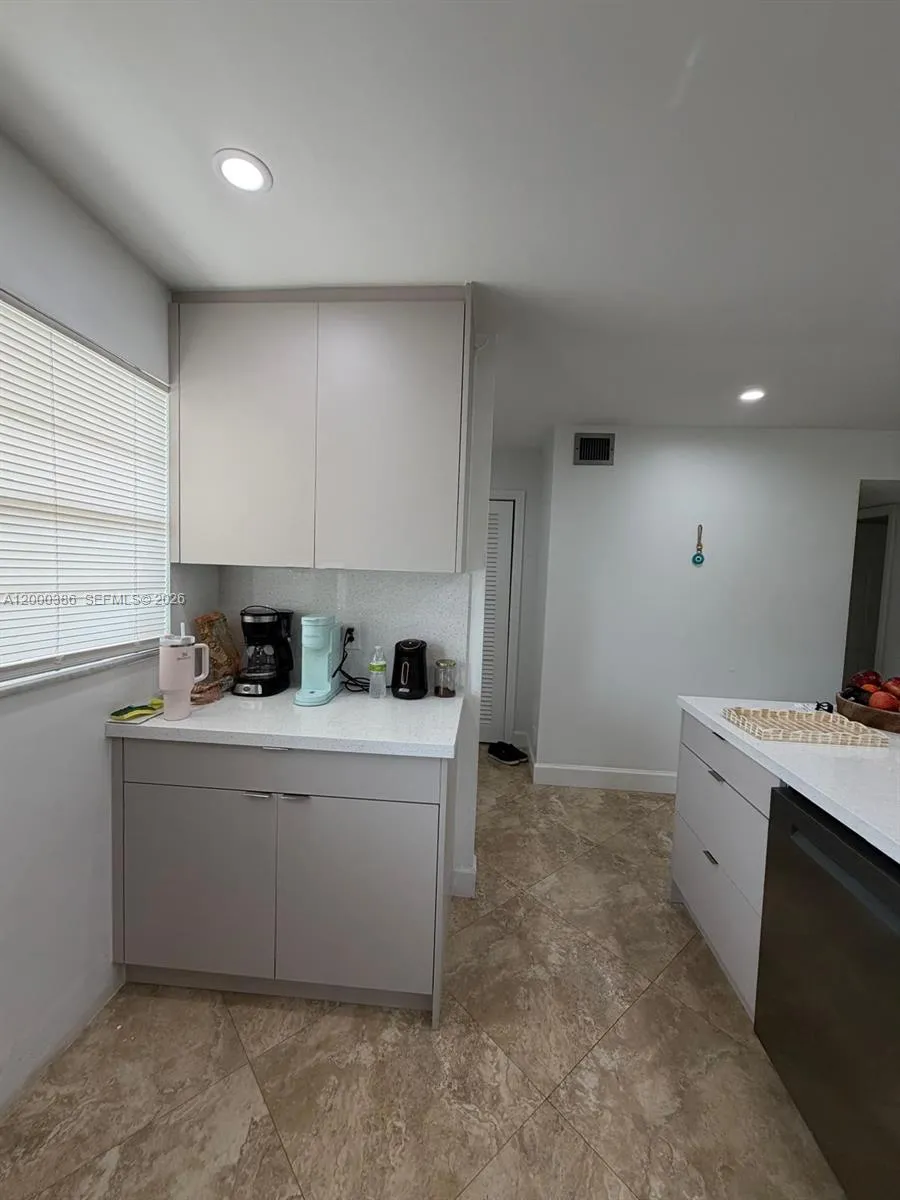 219 NE 14th Ave # 101, Hallandale Beach FL 33009