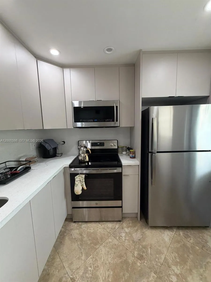 219 NE 14th Ave # 101, Hallandale Beach FL 33009