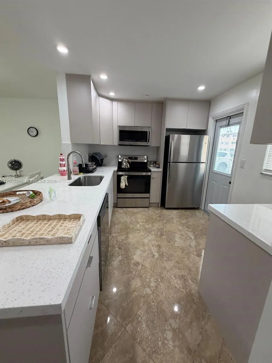 219 NE 14th Ave # 101, Hallandale Beach FL 33009