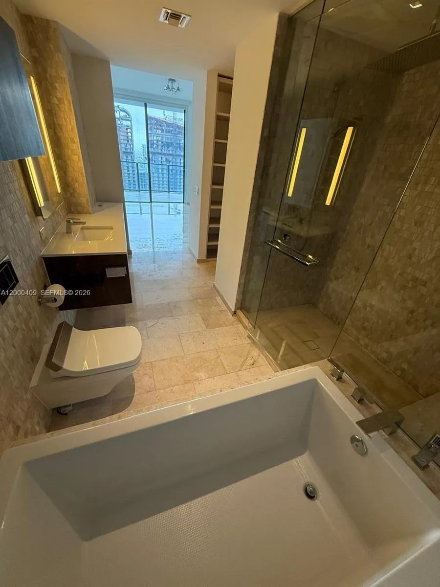 68 SE 6th St # 3906, Miami FL 33131