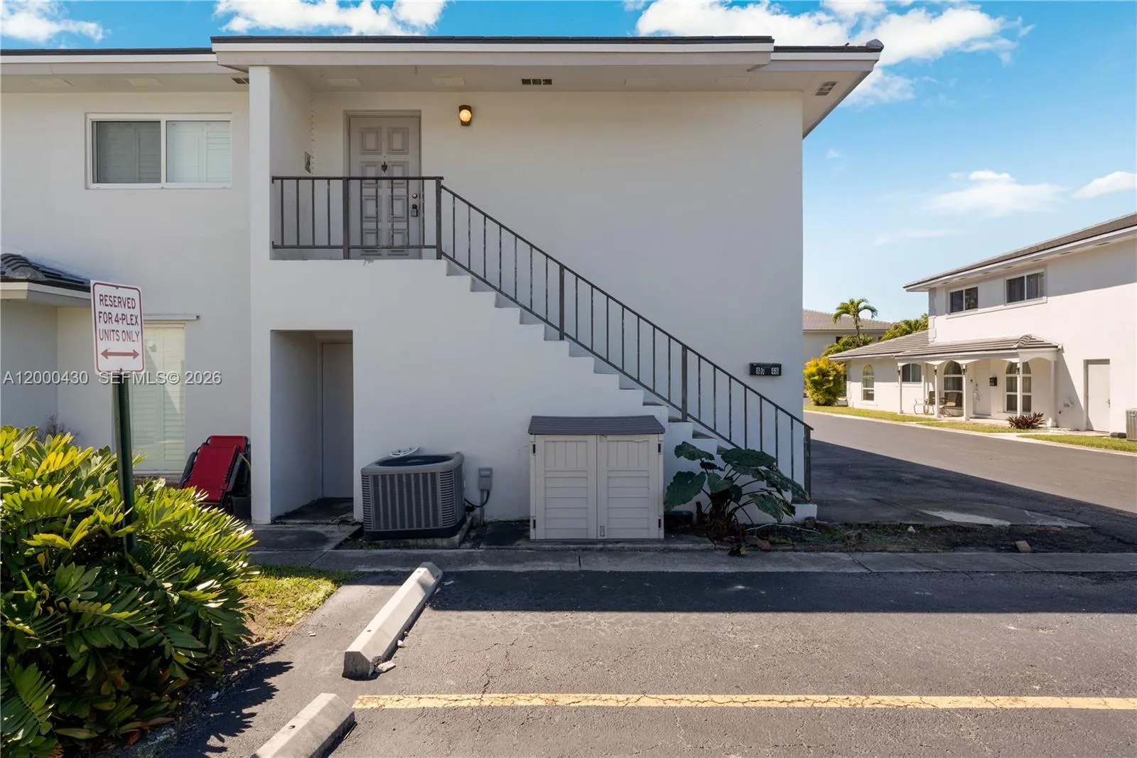 8048 SW 80 AV, Miami FL 33143