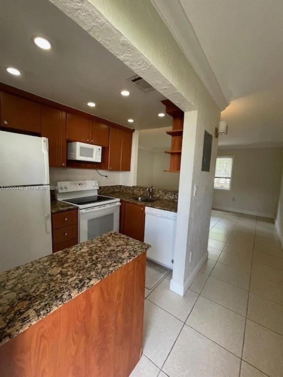 8601 SW 68th Ct # 4, Pinecrest FL 33156