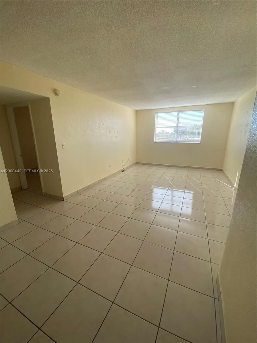 606 W 81st St # 307, Hialeah FL 33014