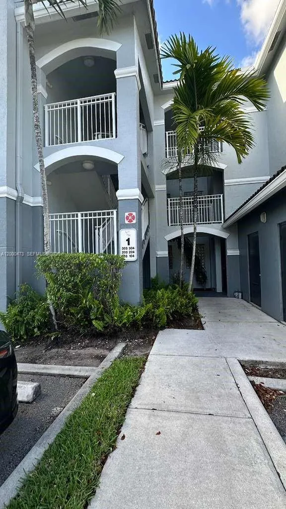 9645 NW 1st Ct # 303, Pembroke Pines FL 33024
