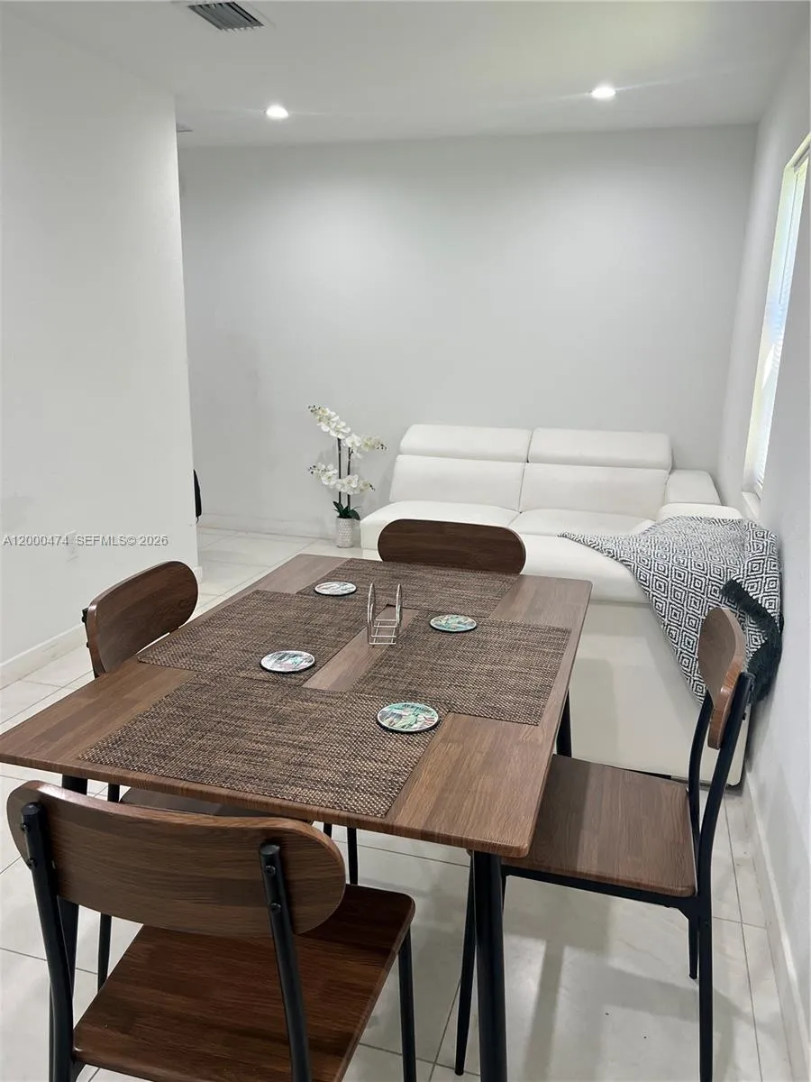 2954 NW 57th St # 2954, Miami FL 33142