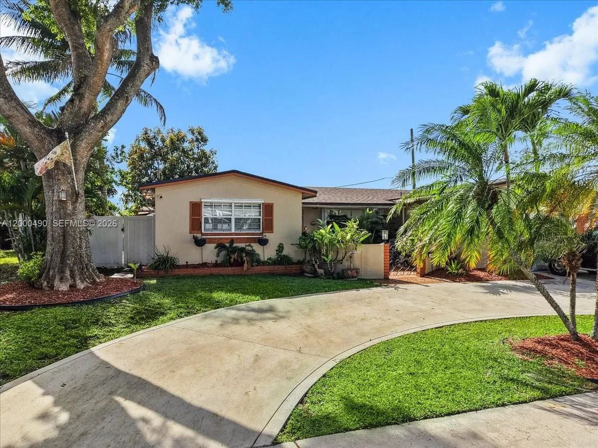 600 SW 67th Ave, Pembroke Pines FL 33023