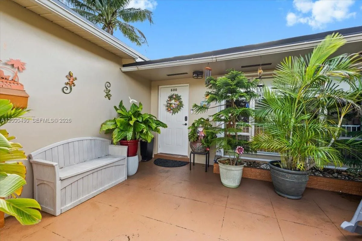 600 SW 67th Ave, Pembroke Pines FL 33023