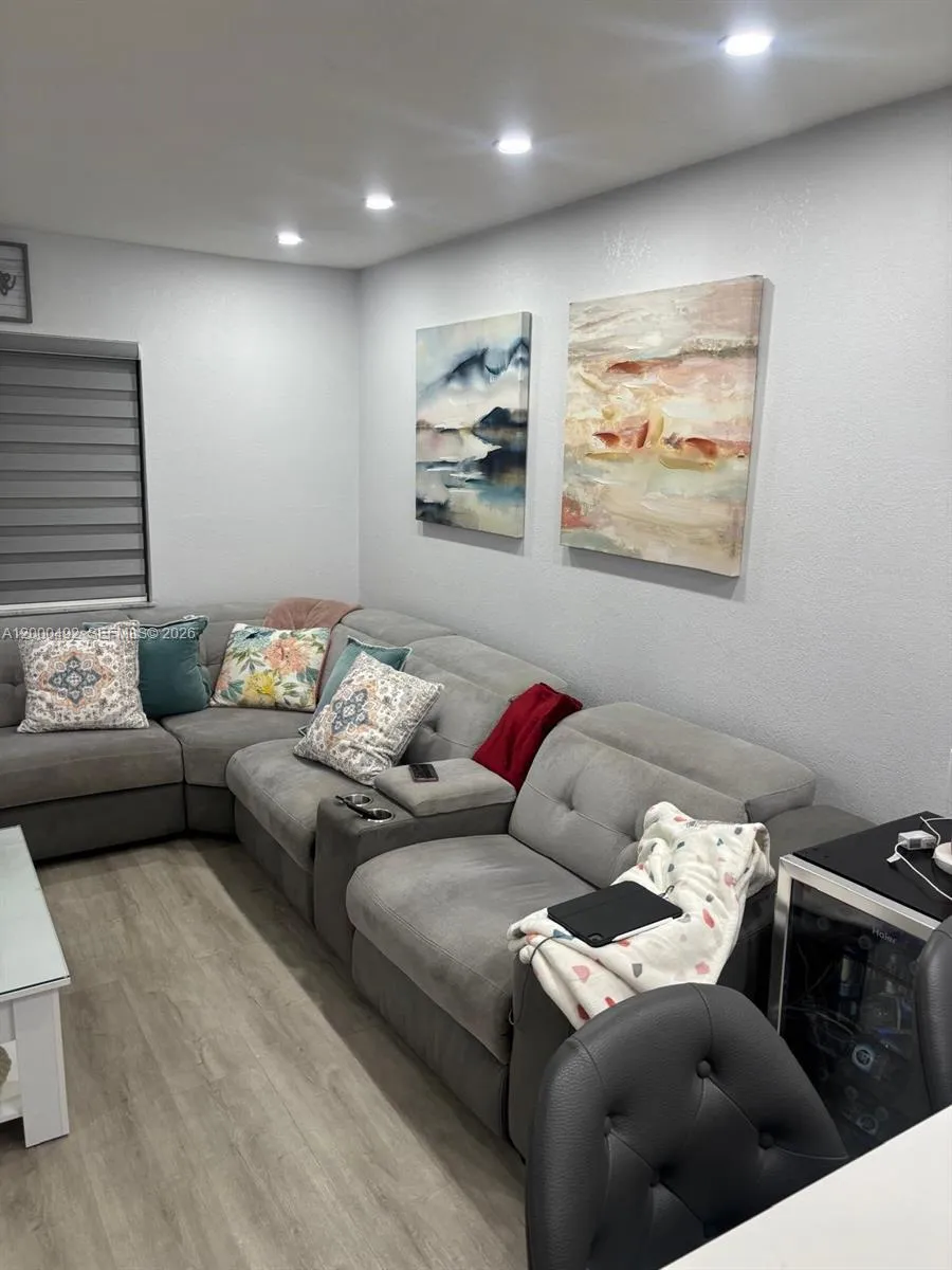 4050 NW 135th St # 1, Opa-Locka FL 33054