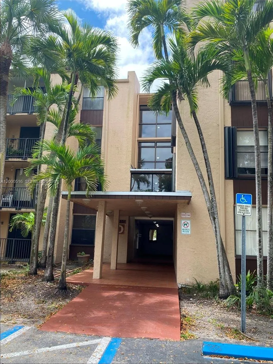 14201 N Kendall Dr # 407D, Miami FL 33186