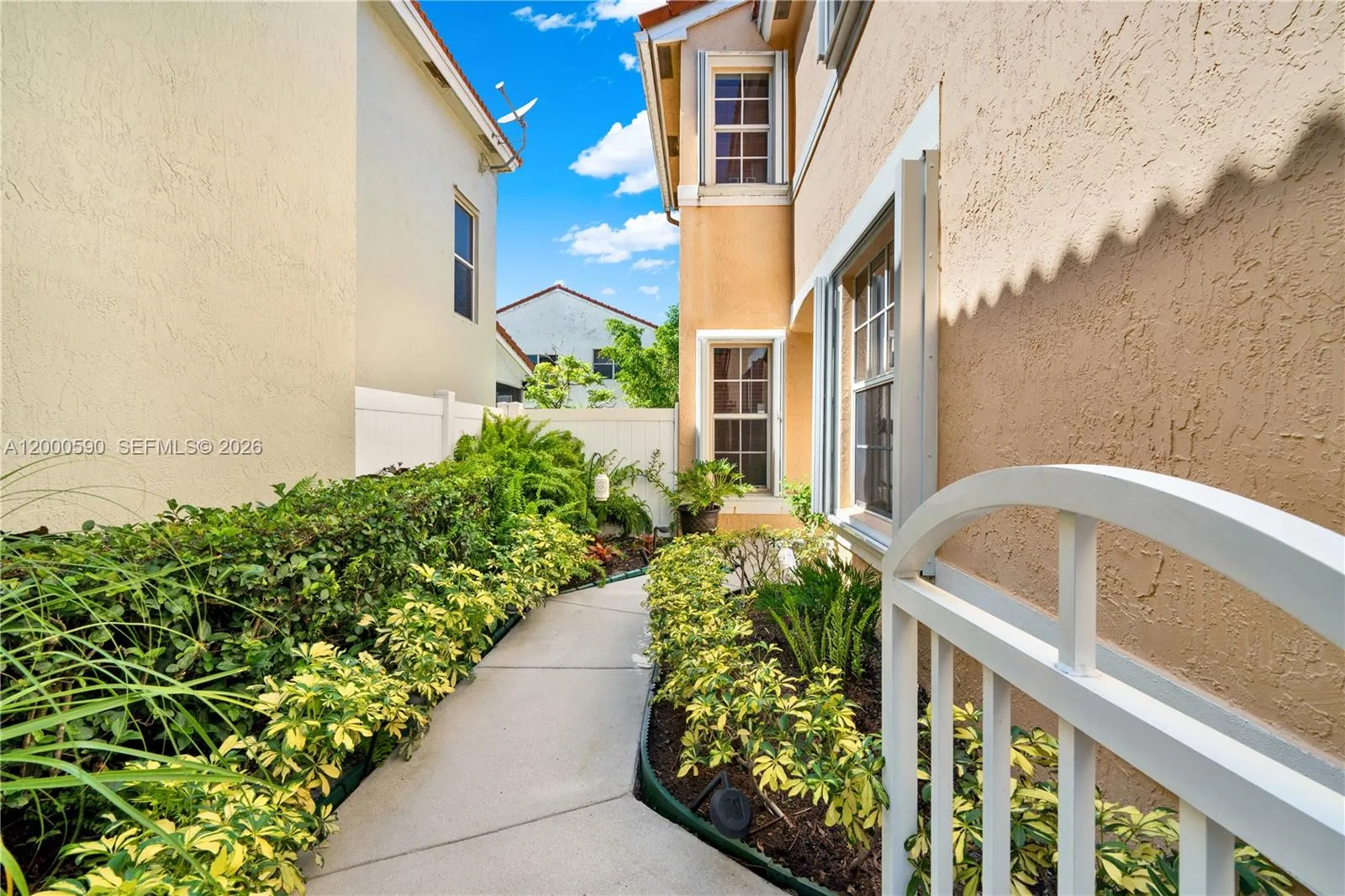 10840 NW 46th Dr, Coral Springs FL 33076