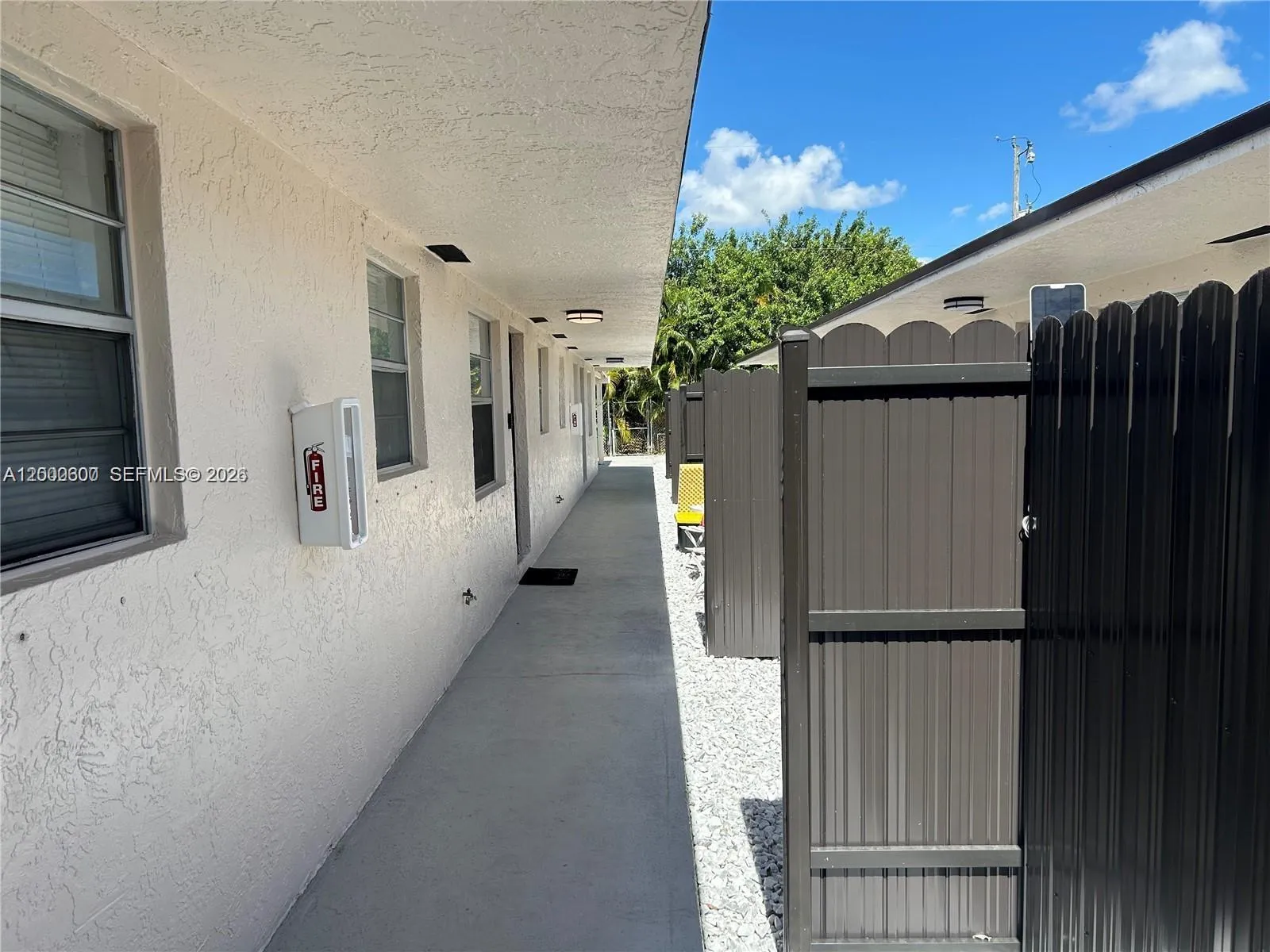 904 SW 10th St, Hallandale Beach FL 33009